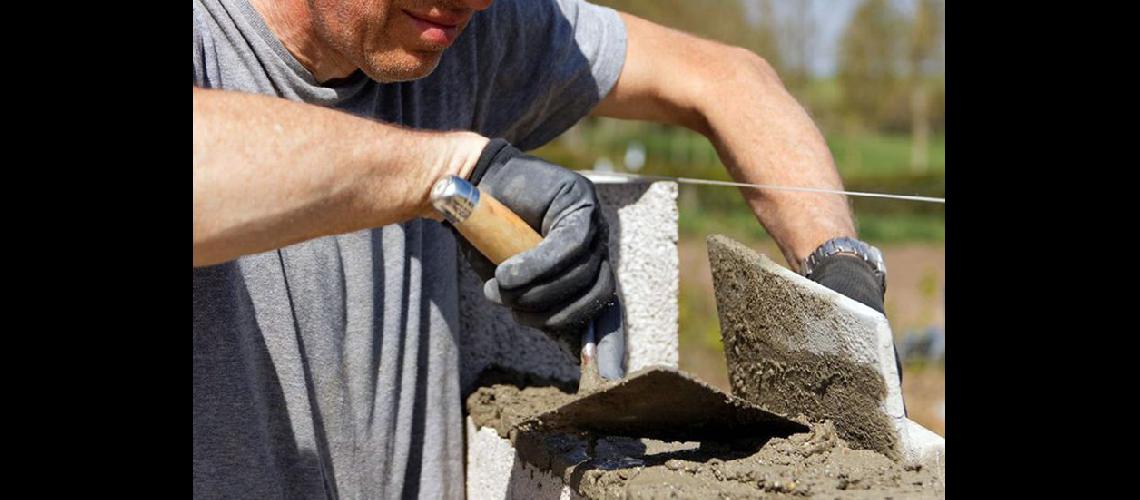  El obrero de la construcción el términos genéricos es el albañil que trabaja como empleado o por su cuenta (INTERNET)