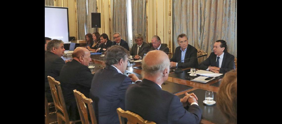  El presidente Mauricio Macri el ministro Dante Sica reunidos ayer con empresarios de primera línea (NA)
