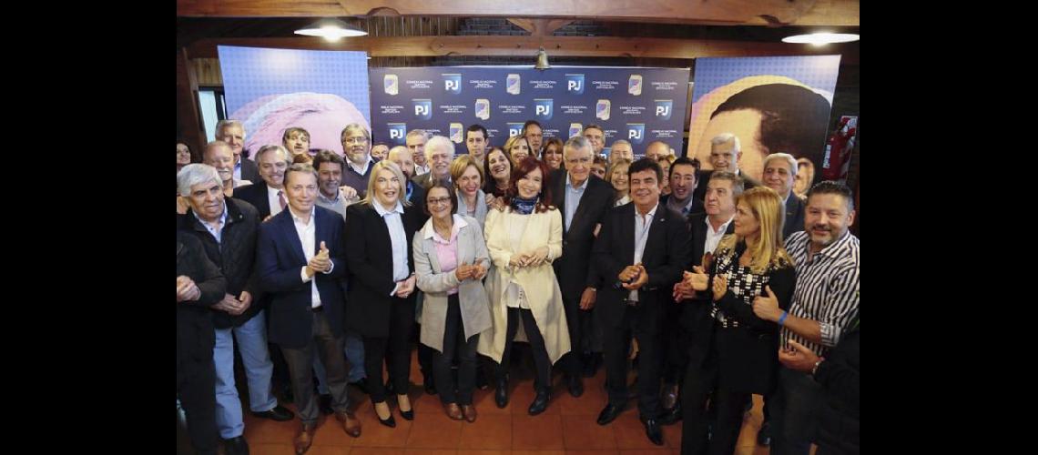  Todos con la jefa Cristina pisó fuerte en la sede del PJ con los mximos dirigentes del partido (NA)