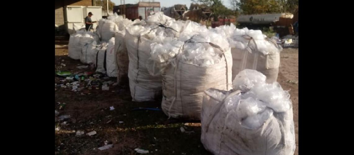  El viernes entregaron dos toneladas de nylon reciclado para su comercialización (LA OPINION) 