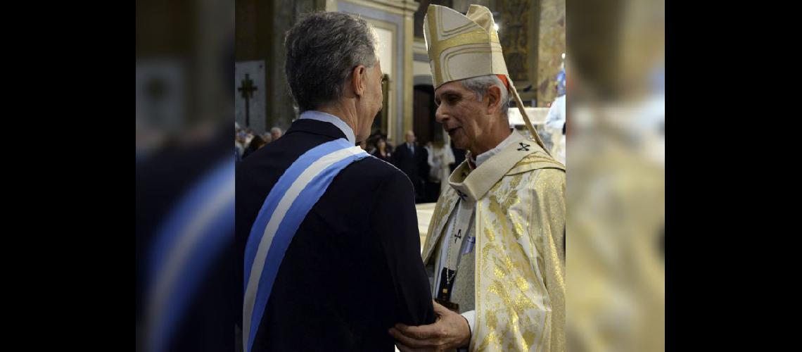  El Cardenal Mario Poli al recibir al presidente Macri en la Catedral metropolitana (NA)