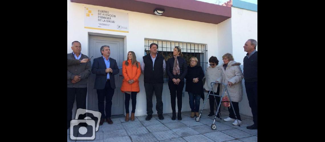  Pasadas las 11-00 se llevó adelante la inauguración del centro de salud en Guerrico  (LA OPINION)
