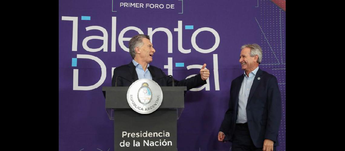  El presidente Macri encabezó ayer en la Casa Rosada un acto de otorgamiento de ms de 10 mil becas (NA)