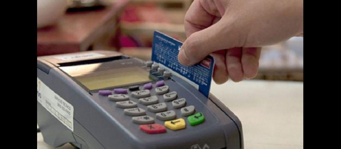  Los comercios brindan descuentos de hasta el 25 por ciento para compras realizadas con tarjeta de débito (DSR MEDIOS)