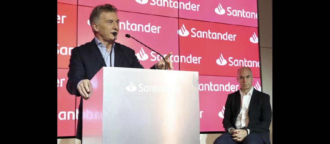  Macri en el acto inaugural de una nueva sede del Banco Santander (NA)