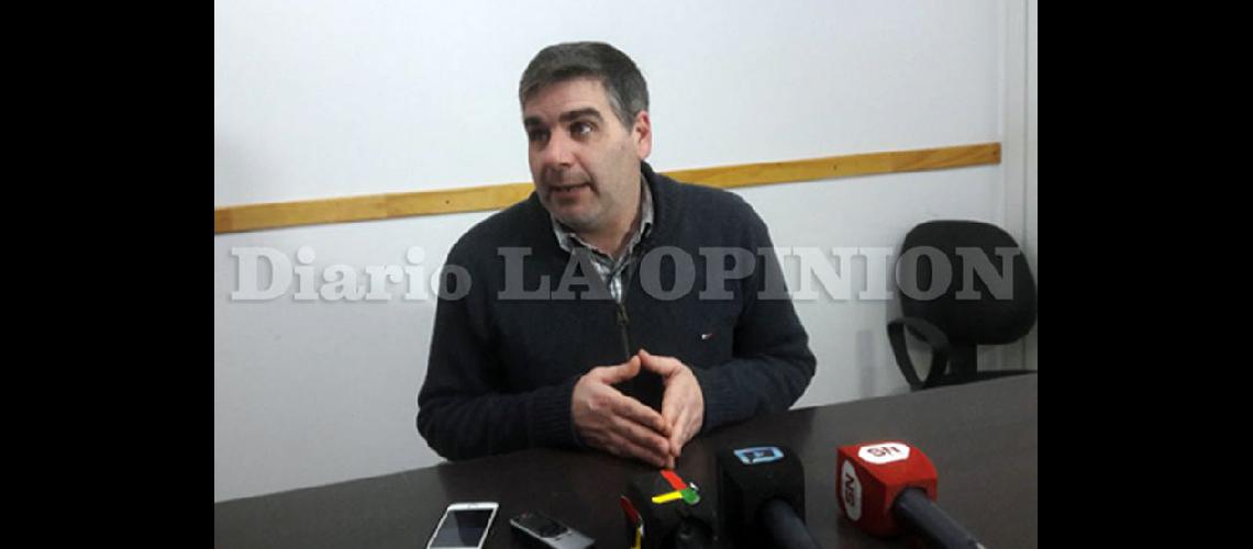  Simón Pérez director del rea de Diversidad del Municipio dio detalles de la jornada (LA OPINION) 