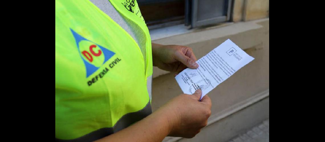  Los voluntarios sern capacitados por personas de Defensa Civil antes de realizar el censo (MUNICIPALIDAD DE PERGAMINO)