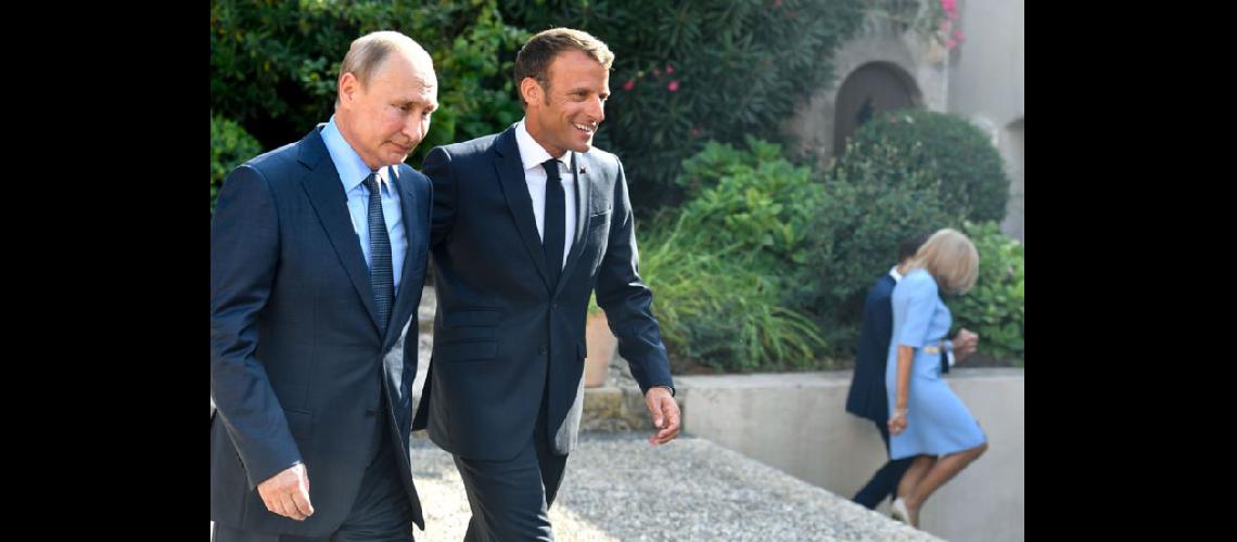  Los presidentes Putin y Macrón se reunieron ayer antes de la Cumbre del G7 (AFP-NA)