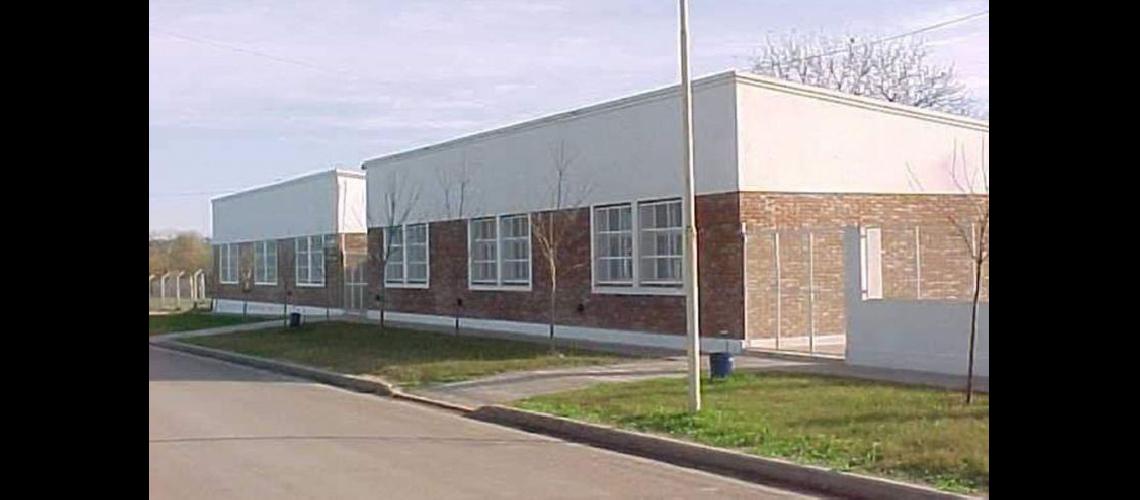  Las instalaciones del establecimiento educativo se emplazan en la vecina localidad de Acevedo (ESCUELA SECUNDARIA Nº 1)