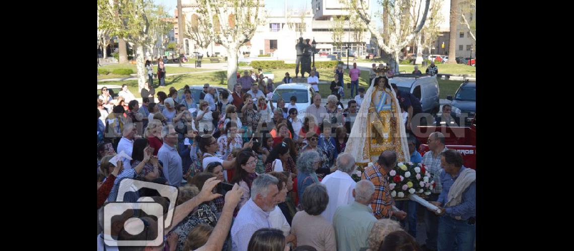  La Virgen de la Merced unió en procesión la Parroquia San Vicente con la Iglesia Principal donde fue recibida por fieles (LA OPINION)