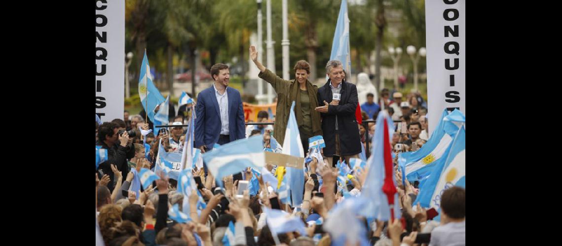  El presidente Mauricio Macri junto a su esposa durante el acto en la ciudad de Reconquista (NA) 