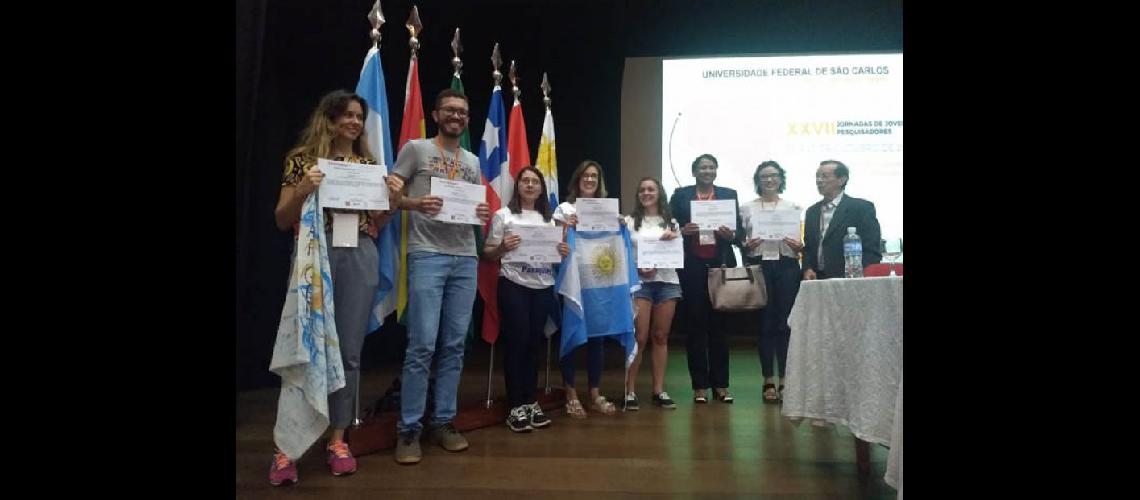  Parte de los jóvenes de la Universidad que fueron distinguidos días pasados en Brasil  (UNNOBA)