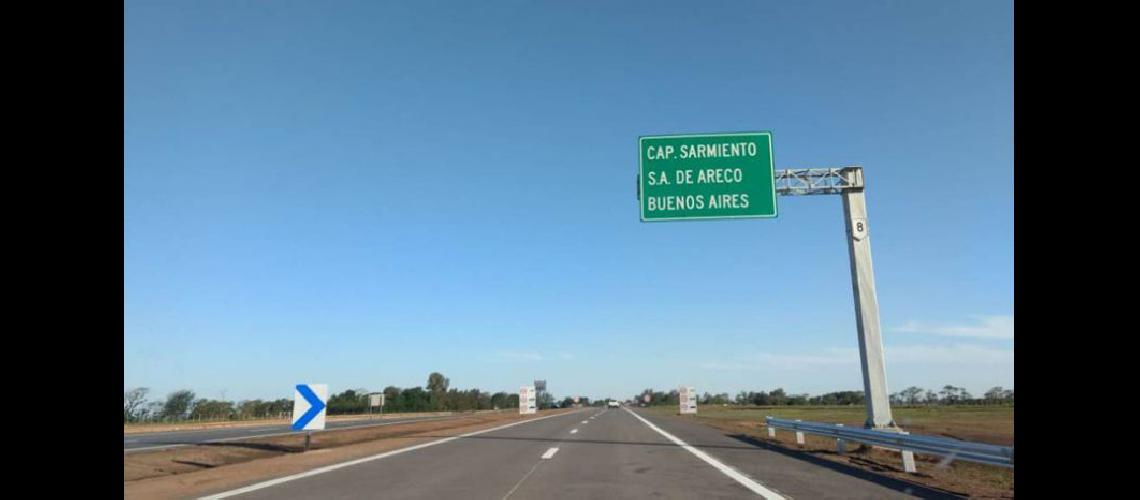 Esta nueva variante de Arrecifes es una moderna autopista que se extiende a lo largo de 15 kilómetros sobre la ruta Nº 8 (MARIO ZACARIAS)