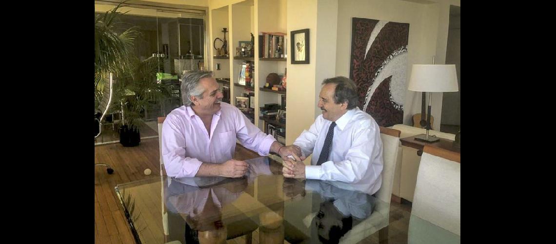  El presidente electo recibió al dirigente de la UCR Ricardo Alfonsín con quien intercambió opiniones sobre el país (NOTICIAS ARGENTINAS)