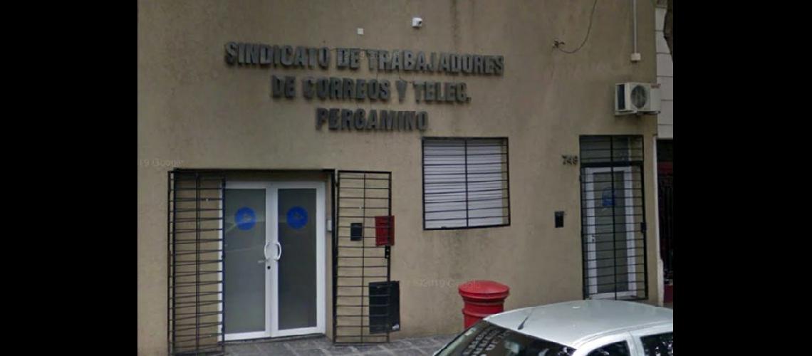  Los delincuentes violentaron la puerta de acceso al edificio de 9 de Julio casi Belgrano (GOOGLEMAPS)