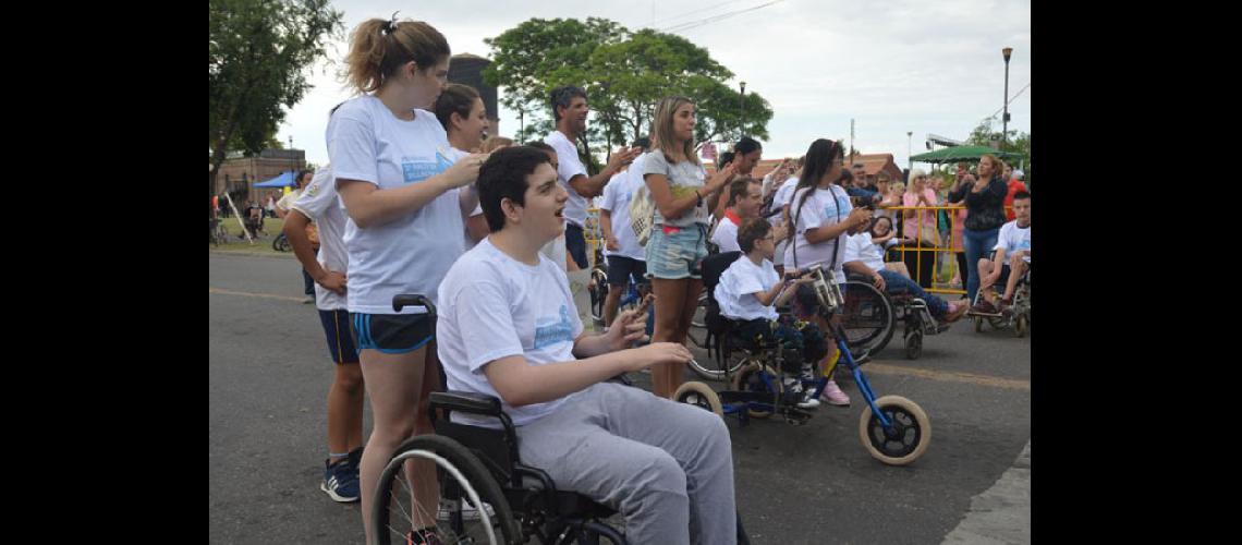  Imagen de la jornada desarrollada por el Día de las Personas con Discapacidad Durante el año se avanzó en el censo en las torres (LA OPINION) 