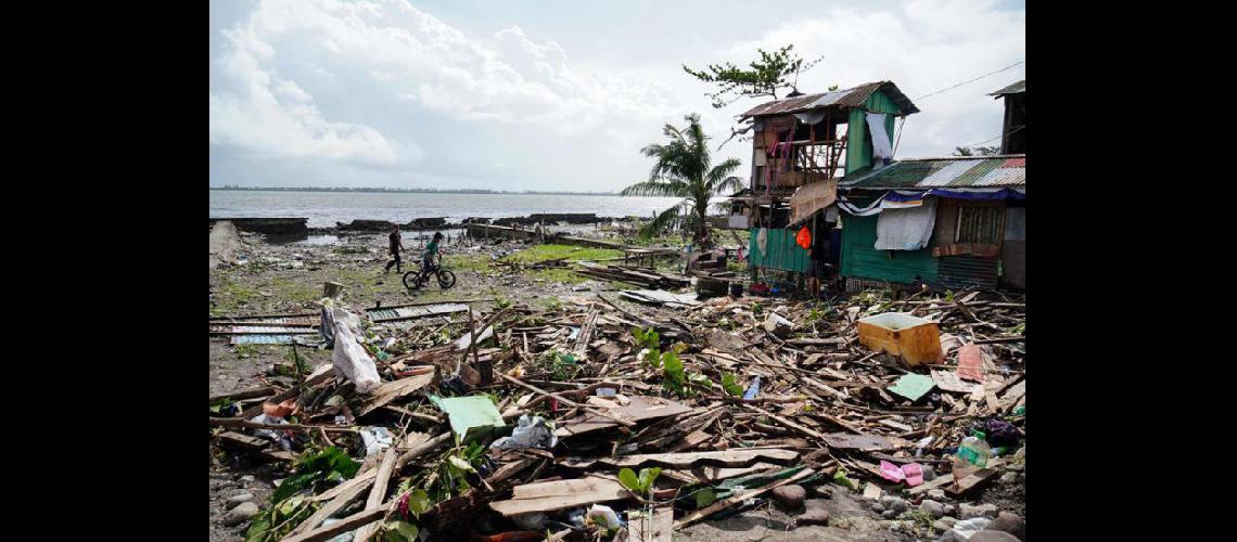  Cientos de familias perdieron sus casas por la tormenta y 60000 se vieron forzadas a dejar sus hogares  (AFP - CREDITO- BOBBIE ALOTA)
