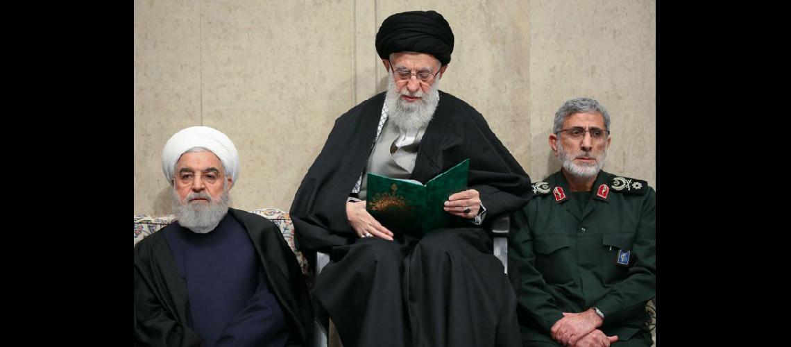  El presidente Hassan Rohani el líder supremo Ali Khamenei y el nuevo jefe de las fuerzas Quds Esmail Qaani (LANACIONCOMAR)