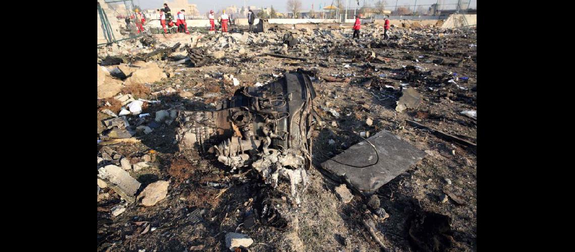  El avión derribado se dirigía a la capital ucraniana de Kiev llevaba a 167 pasajeros y a nueve tripulantes (AFP)