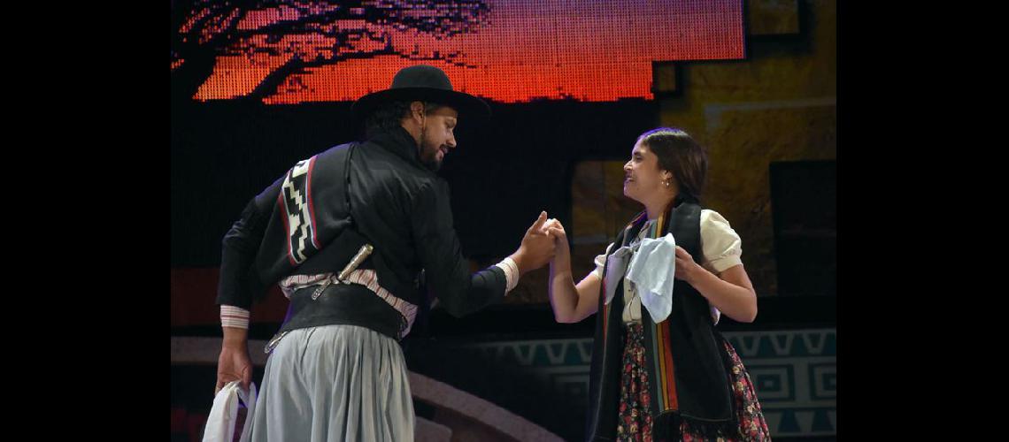  Los profesores Daniela Peruzzi y Mauro Goitea bailarn el jueves en Cosquín (LA OPINION)