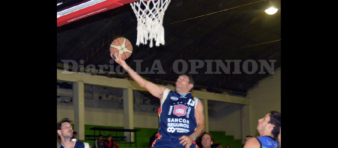  José Luis García est preparado para volver a ponerse la camiseta de Ricardo Gutiérrez en el basquetbol local (ARCHIVO LA OPINION)