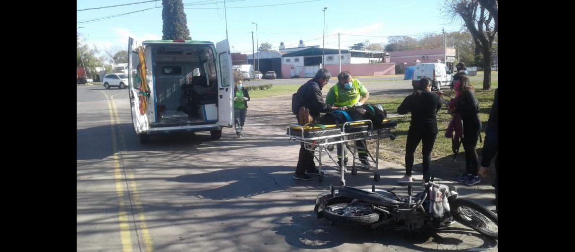  La mujer lesionada fue trasladada por personal del Same al Hospital San José (LA OPINION)