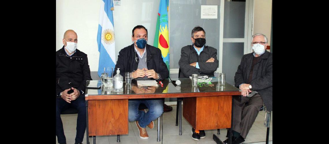 Javier Olaeta anunció la noticia acompañado por miembros de su gabinete (DIARIOIMAGENCOMAR)