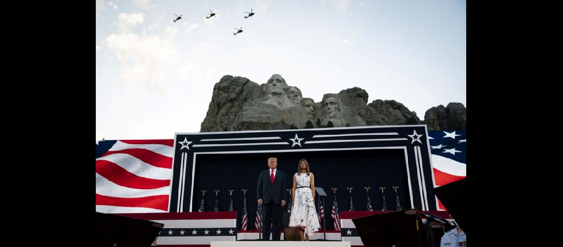  El presidente de Estados Unidos y su esposa Melania encabezaron el viernes a la noche un acto masivo (BLOOMBERG)