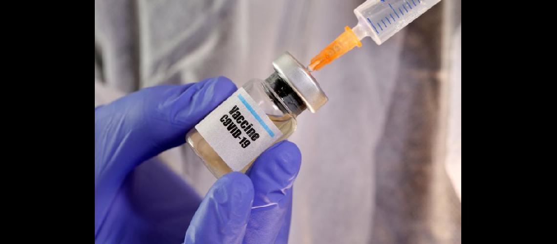  Los resultados se desprenden de la etapa inicial de pruebas de la vacuna llevada a cabo en 45 voluntarios en el mes de marzo (INFOBAE)
