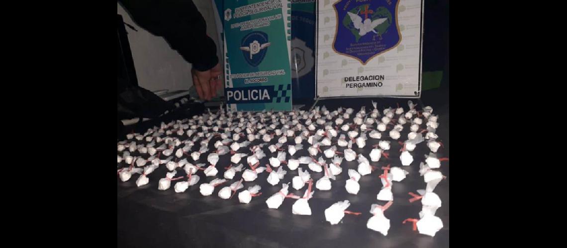  Cerca de 200 envoltorios con clorhidrato de cocaína fueron secuestrados por las fuerzas policiales  (LA OPINION)