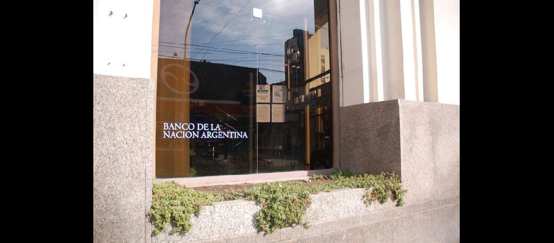  Llevaron a cabo la desinfección total de las instalaciones y reabrió el Banco Nación (LA OPINION) 