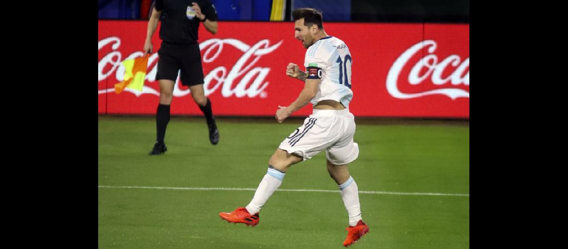  Lionel Messi en el festejo del gol que le dio el triunfo a Argentina (NA)
