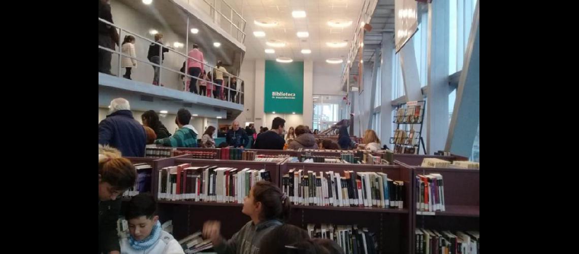  En octubre de 2017 se inauguró el edificio moderno que alberga a la Biblioteca Menéndez un orgullo de los pergaminenses (LA OPINION)