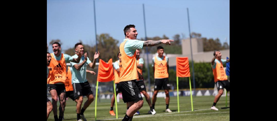  Messi durante el último entrenamiento antes del encuentro frente a Perú (NA)