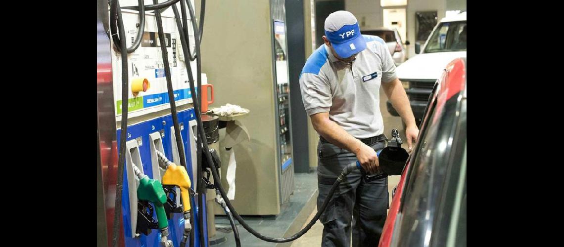  YPF aumentó los combustibles Ahora Raizen Axion y Puma ajustarían los valores entre este lunes y el martes (CADENA3)