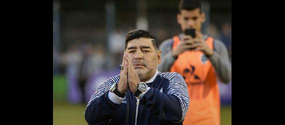  Diego Armando Maradona murió este miércoles y todo el mundo se conmovió con la noticia (NA)