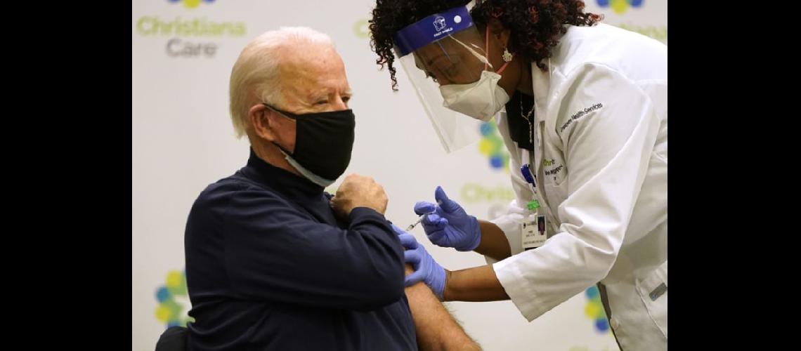  Quiero asegurarme que demostremos al pueblo estadounidense que es seguro darse la vacuna dijo Biden (TELAM)