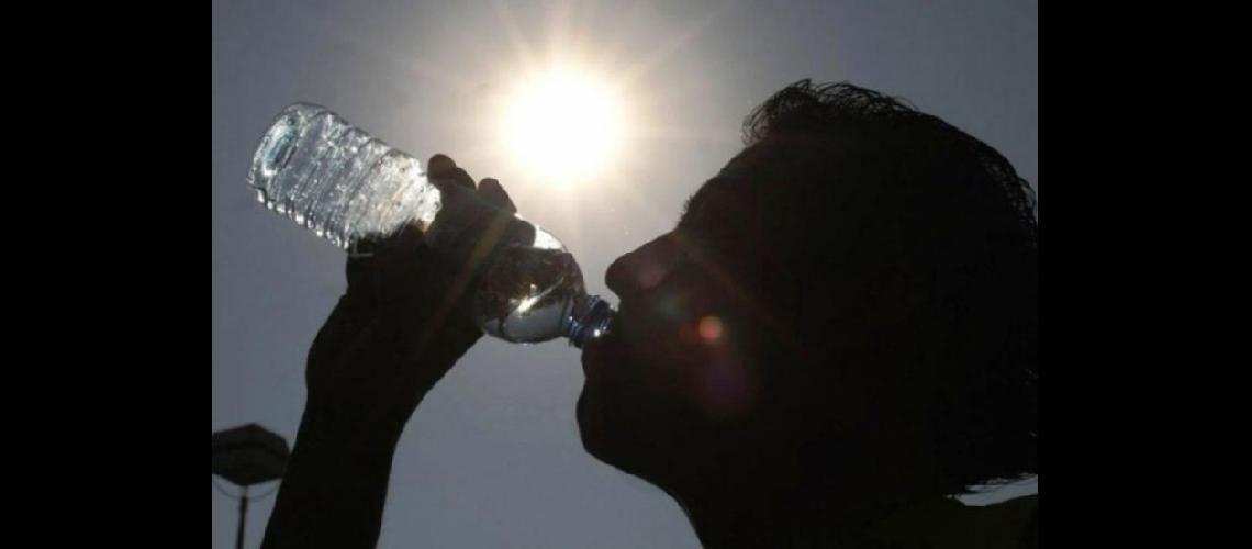  La hidratación permanente es una de las recomendaciones a tener en cuenta  (ENTRELINEASINFO)