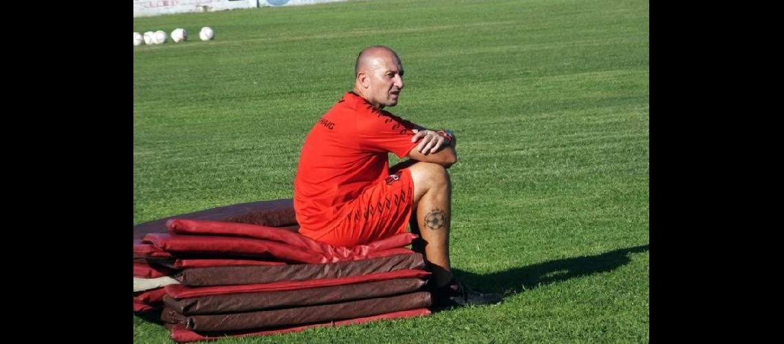  Gabriel Nasta dejó de ser el entrenador del plantel profesional del rojinegro (MIGUEL ANGEL GARCIA)