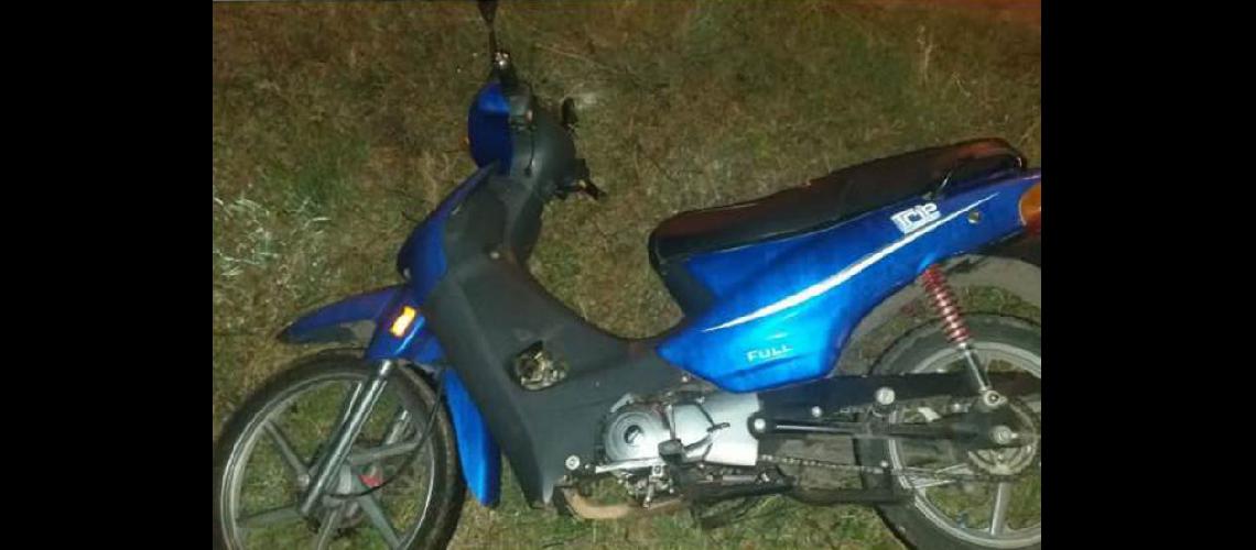  La moto de uno de los motochorros que atacaron  a la Policía (LA OPINION) 