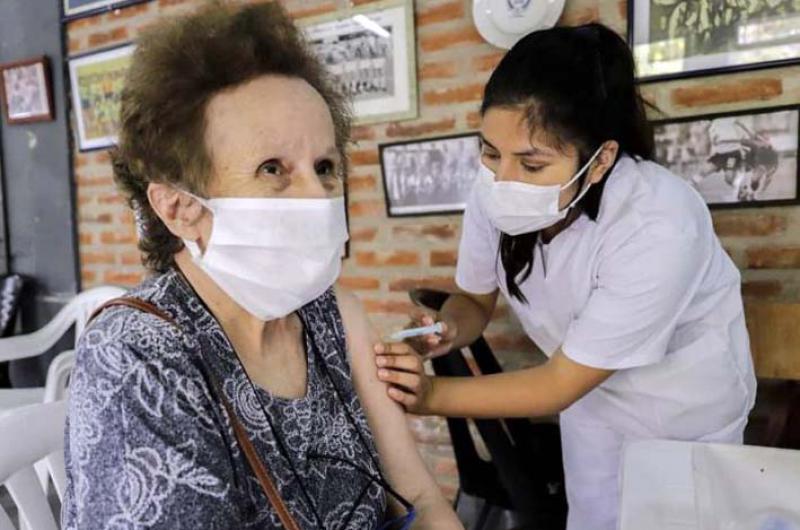 Vizzotti destacó que la Argentina haya empezado a vacunar antes del aumento de casos