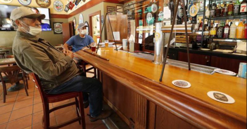 Dueños de bares y restaurantes quieren luchar para seguir abiertos 