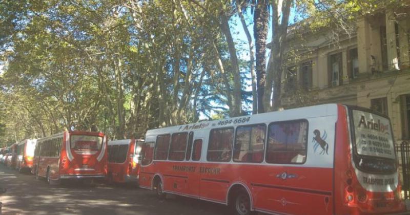 Transportistas escolares protestaron frente al Ministerio de Educación bonaerense