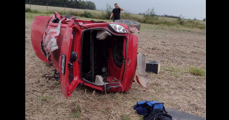 Estado en el que quedó el Chevrolet Celta rojo involucrado en el accidente