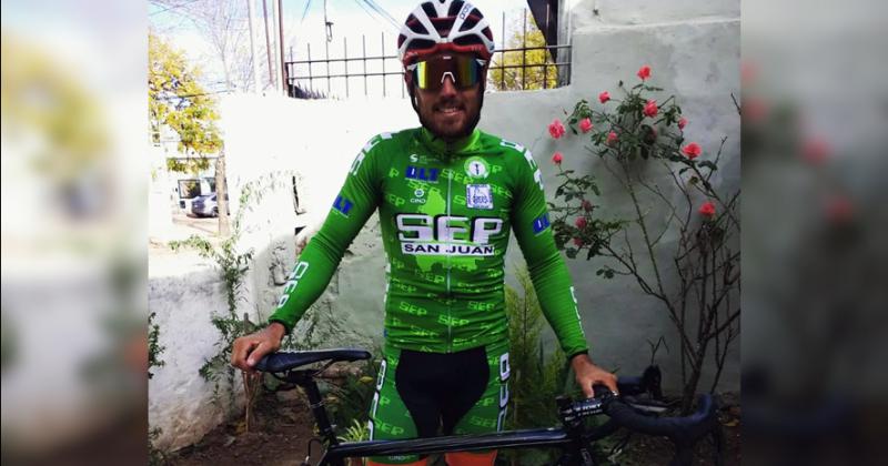 Marcos León Rodríguez con la indumentaria de su nuevo equipo- el SEP de San Juan 