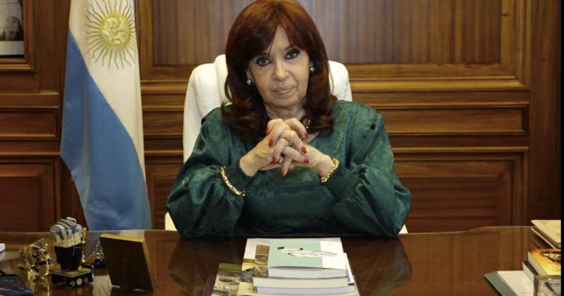 El micrófono captó a Cristina Kirchner preguntando por Rapanui
