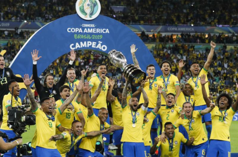 Brasil que ya organizó y ganó la edición de 2019 con polémicas actuaciones del VAR