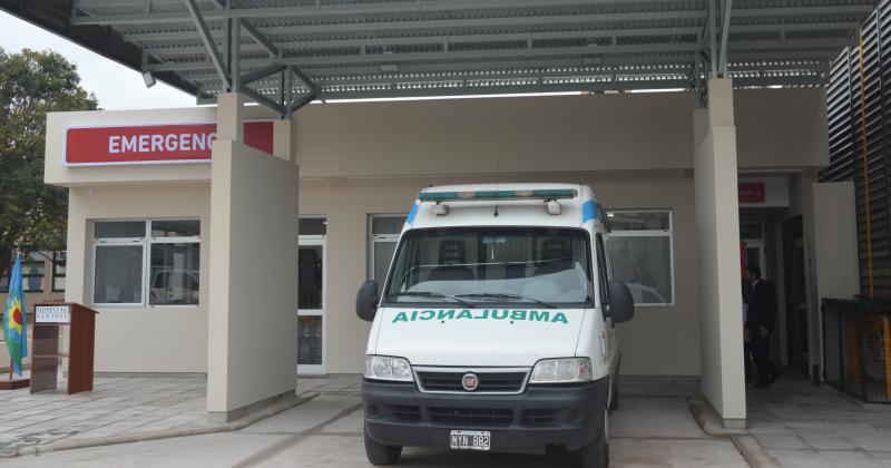 La mujer fue trasladada al Hospital San José con heridas graves