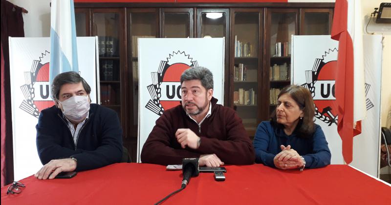 Sergio Tressens Juan Manuel Batallnez y Susana Salauati en la presentación de la nuevas autoridades del Comité de Distrito de la UCR 