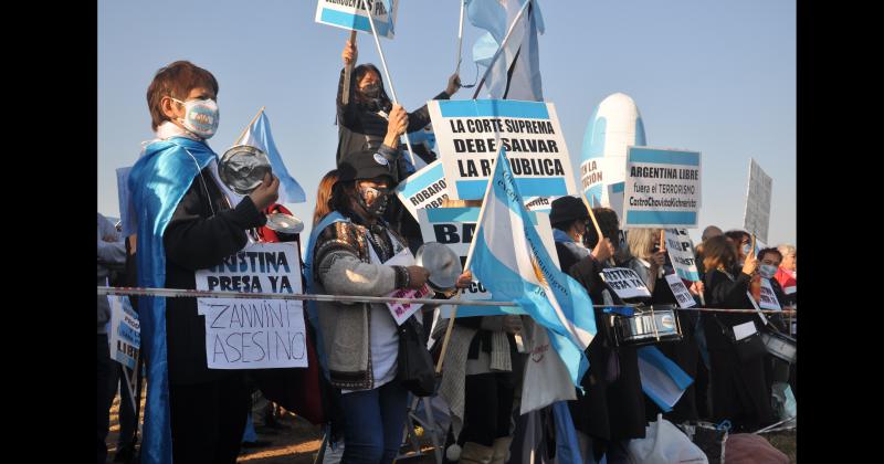 Masiva protesta multisectorial en San Nicolaacutes contra el Gobierno